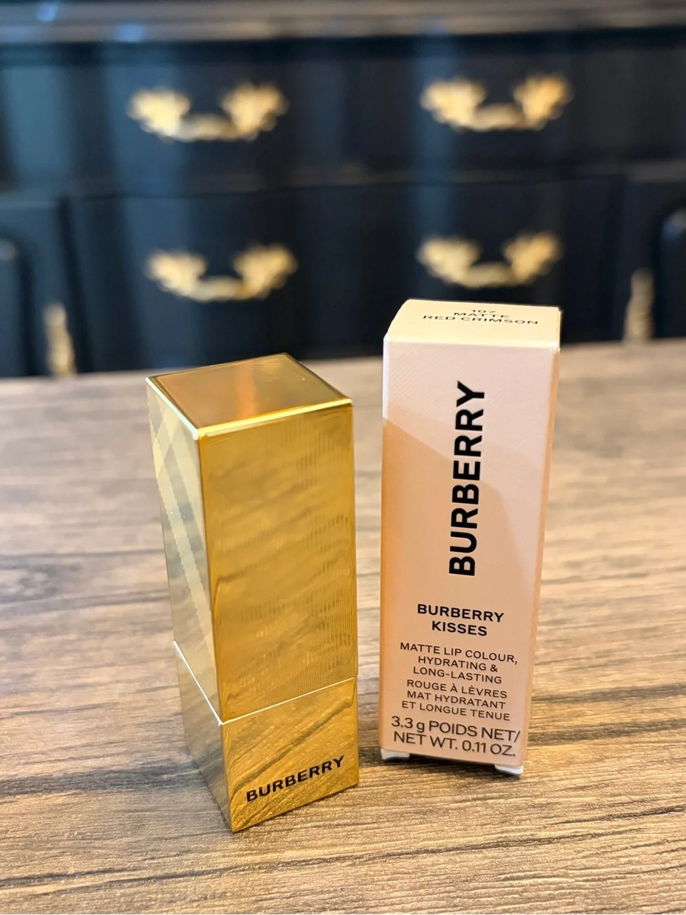 Burberry Matte Lipstick in Bright Pink / Red-Crimson